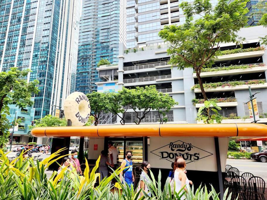 Casa Antonio At Uptown Parksuites Tower One Bgc Манила Экстерьер фото