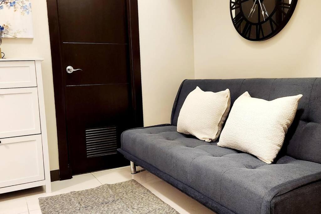 Casa Antonio At Uptown Parksuites Tower One Bgc Манила Экстерьер фото