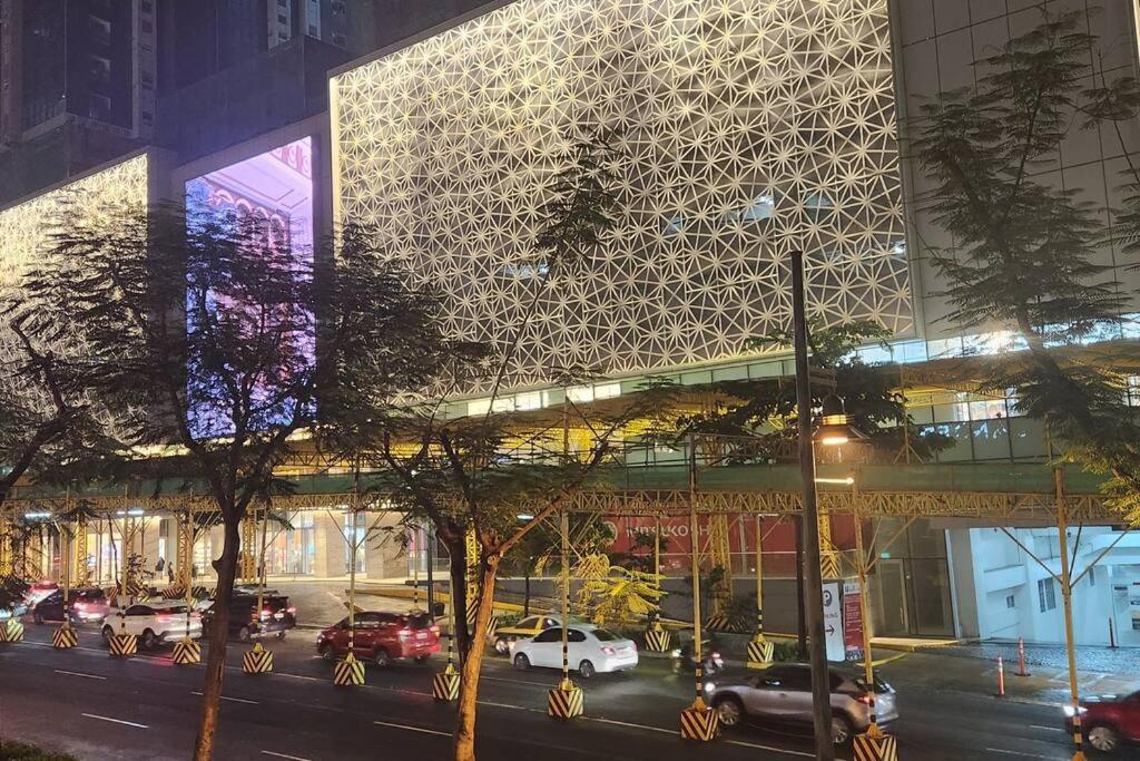 Casa Antonio At Uptown Parksuites Tower One Bgc Манила Экстерьер фото
