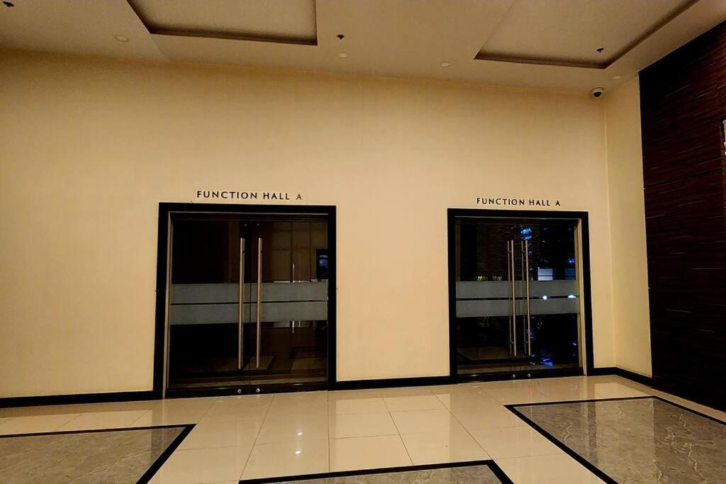 Casa Antonio At Uptown Parksuites Tower One Bgc Манила Экстерьер фото