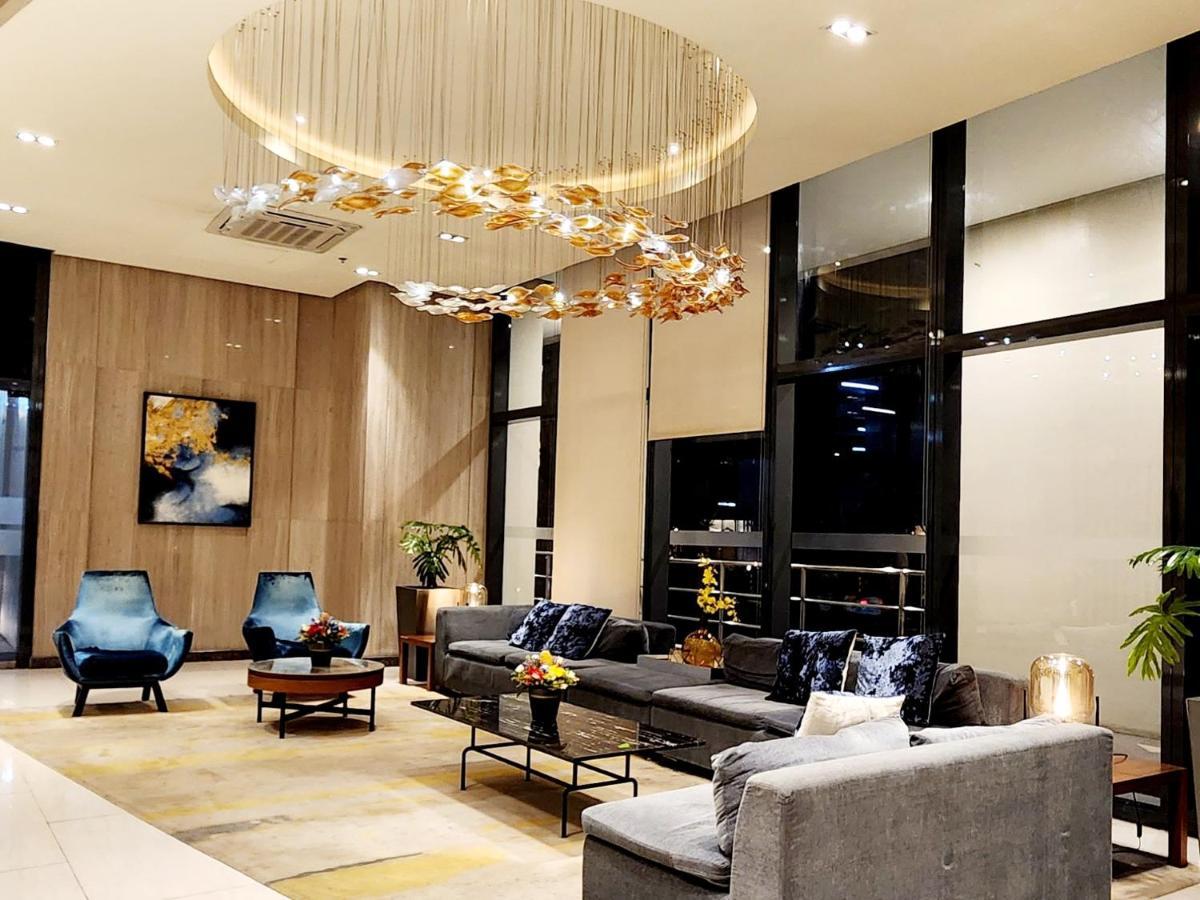 Casa Antonio At Uptown Parksuites Tower One Bgc Манила Экстерьер фото